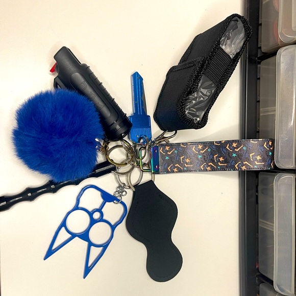 Wednesday Adams SD KeyChain - Picture 3 of 5